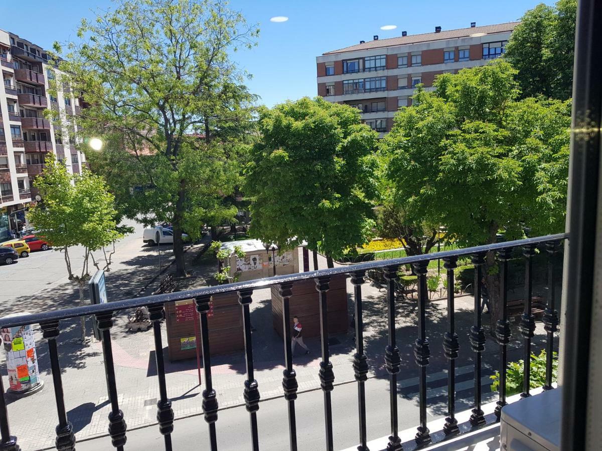 Apartamentos Aranda - Atico Duero اراندا دي دويرو المظهر الخارجي الصورة